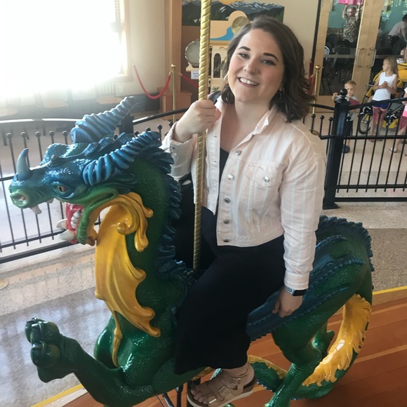 Meet your Posher, Emily - Picture 4 of 5